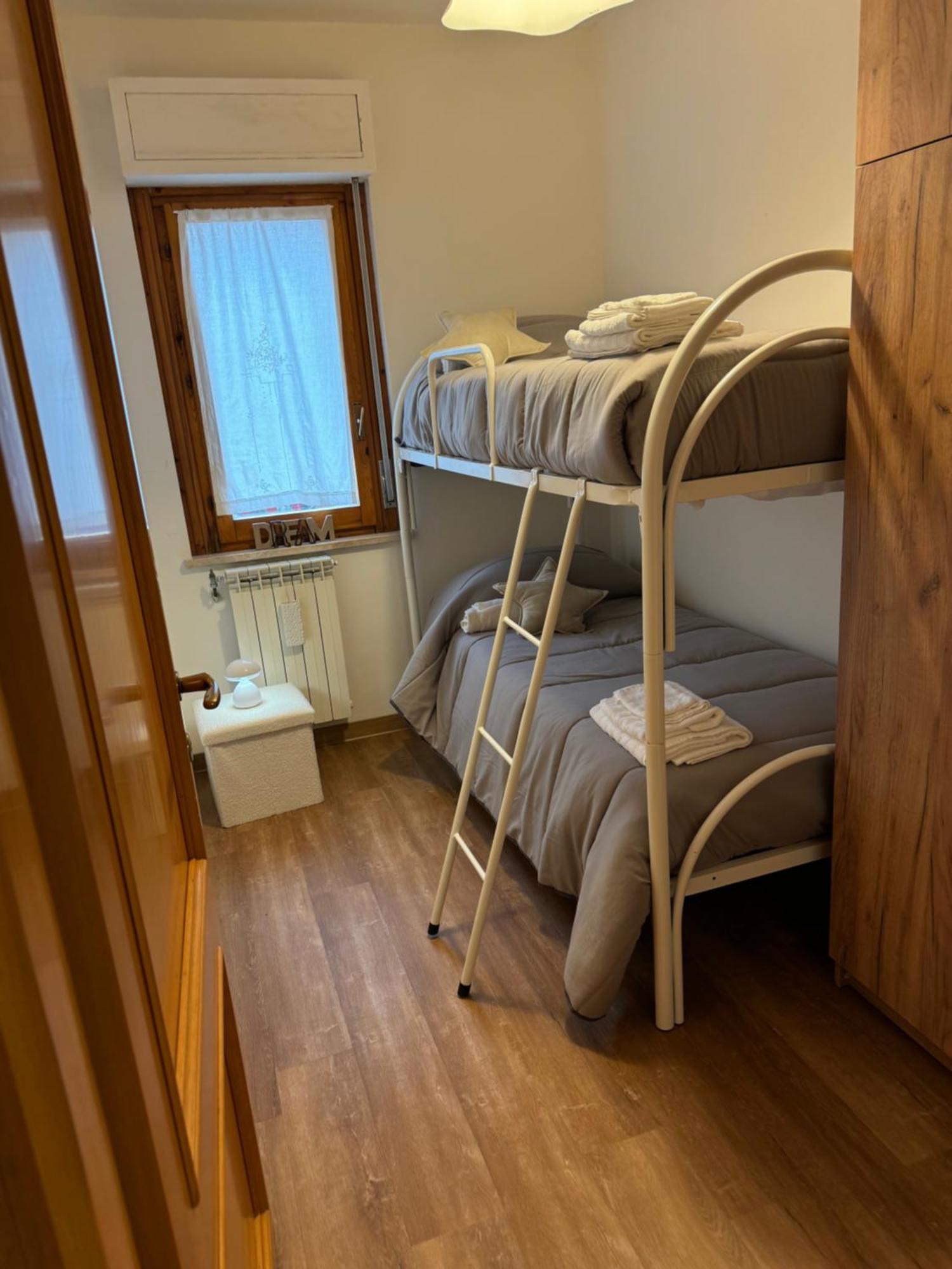 Ferienwohnung Attico - Terrazza Su Castello Castel Di Sangro Exterior foto